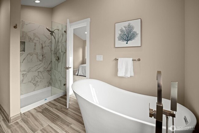 Building Photo - 6417 Ellis Ave S