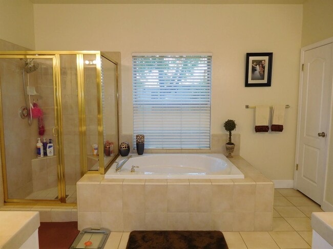 Building Photo - 1877 E Turnberry Ave