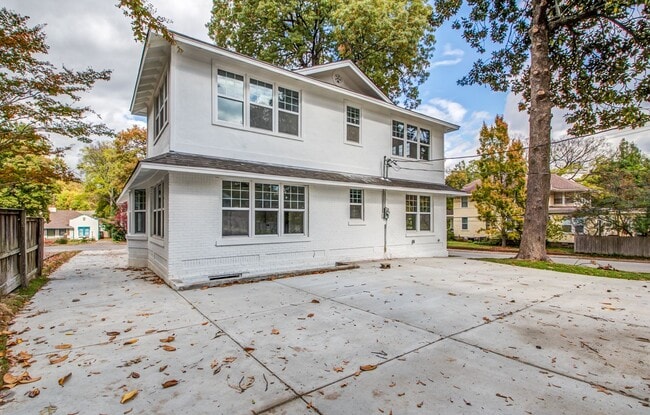 Building Photo - Elegant Midtown Memphis Single-Family Home for Lease