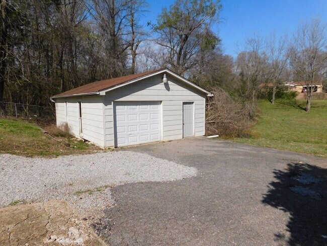 Building Photo - 2128 N Red Banks Rd