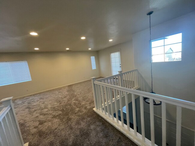 Building Photo - Victorville- Tanamera Home-  4 Bedrooms, 3...