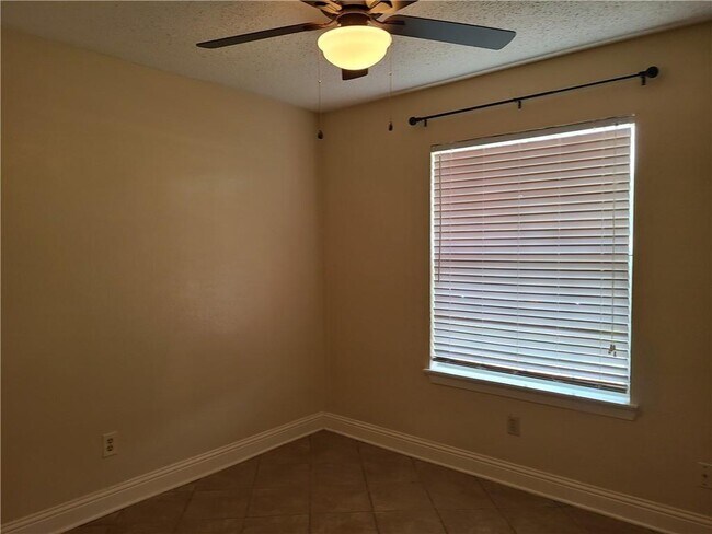 Building Photo - 12405 Alderbrook Dr