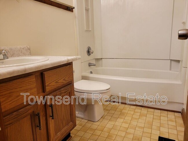 Building Photo - 1405 Briarcliff Dr