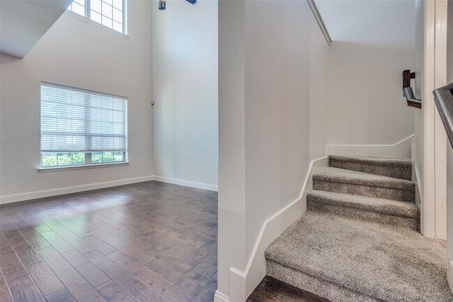 Building Photo - 4646 Rhett Ln