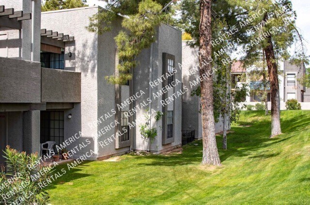 Building Photo - 8020 E Thomas Rd