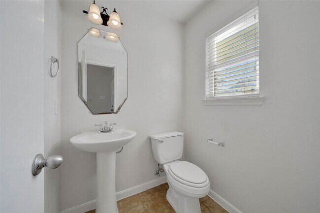 Building Photo - 2635 Skyview Trace Ct