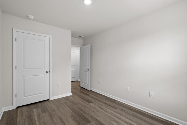 Building Photo - 571 Gemstone Blvd