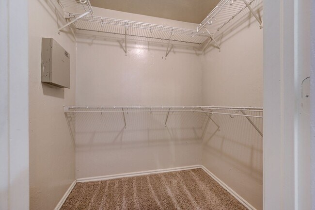 Building Photo - Gorgeous 3 bed 2 bath in Norman!