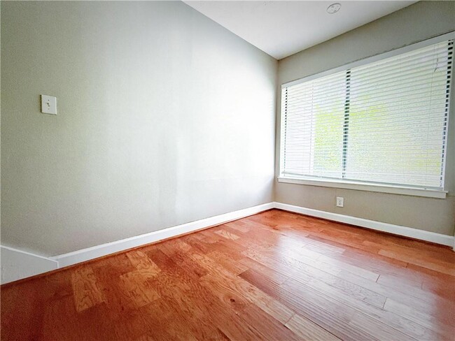 Building Photo - 2875 Torreya Way SE