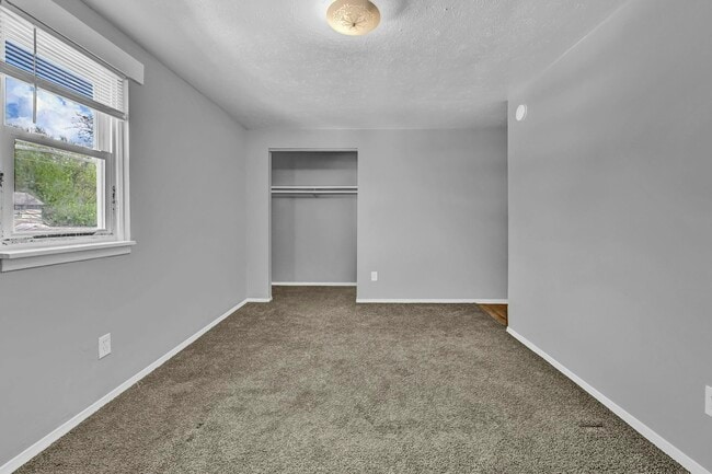 Building Photo - 1724 Lexington Ave