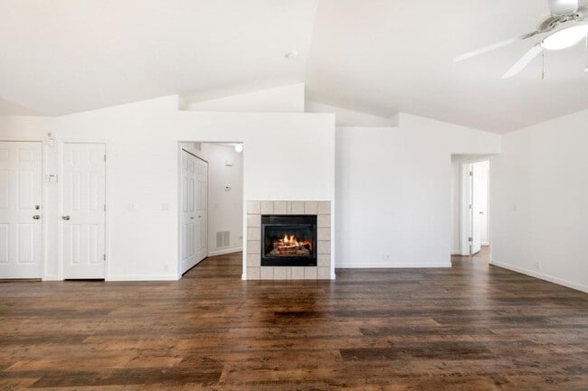 Building Photo - 8703 Silver Glen Dr