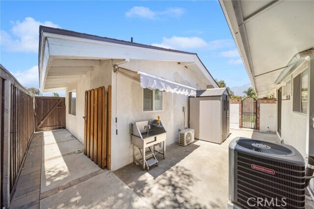 Building Photo - 1610 N Amador Ave