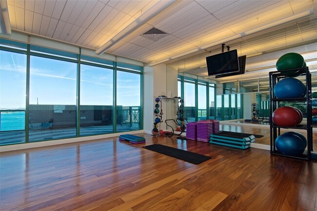 Building Photo - 1431 Riverplace Blvd