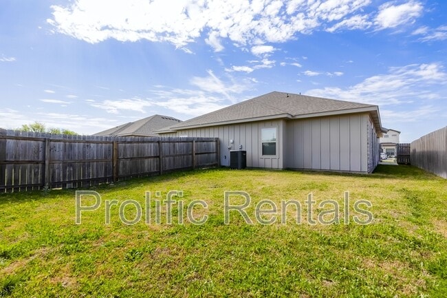 Building Photo - 3509 Abraham Dr