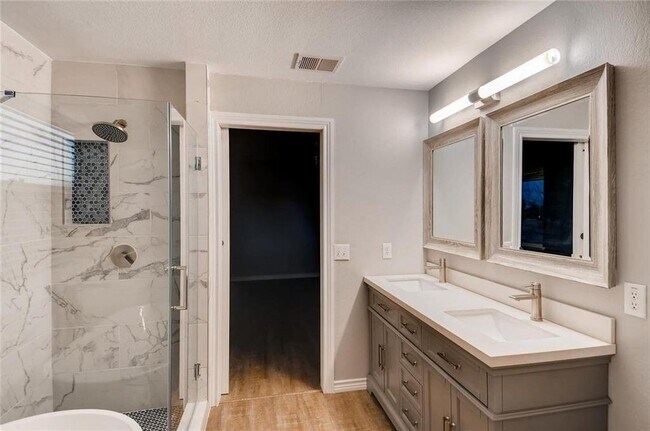 Building Photo - Spacious 4 Bed 3 Bath Rental with Modern Touches in Austin