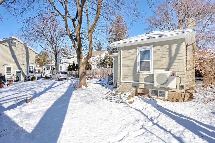 Building Photo - 31 Rea Ave