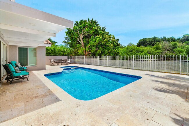 Building Photo - 10330 Buena Ventura Dr
