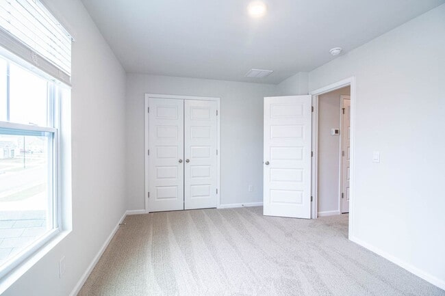Building Photo - Amazing new community in Bloomingdale