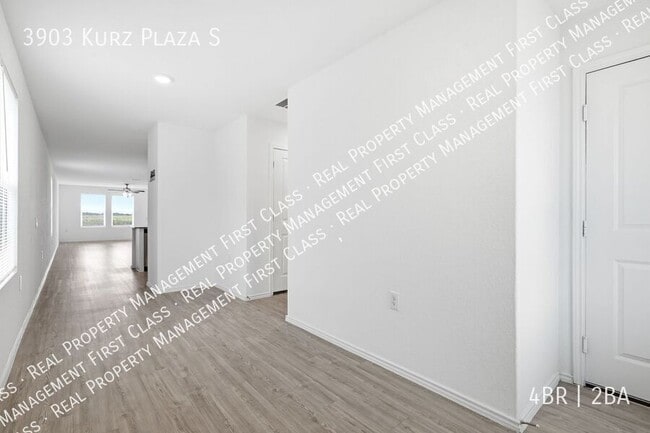 Building Photo - 3903 Kurz Plz S