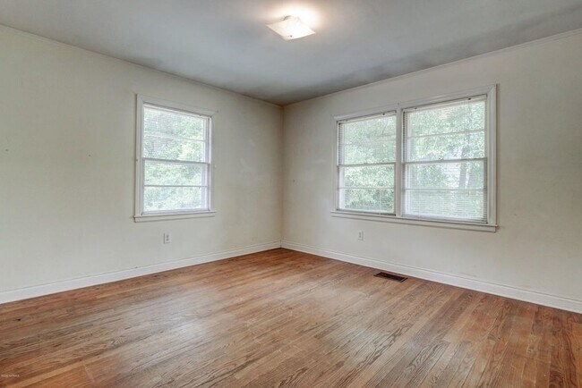 Building Photo - 219 Spruce Cir