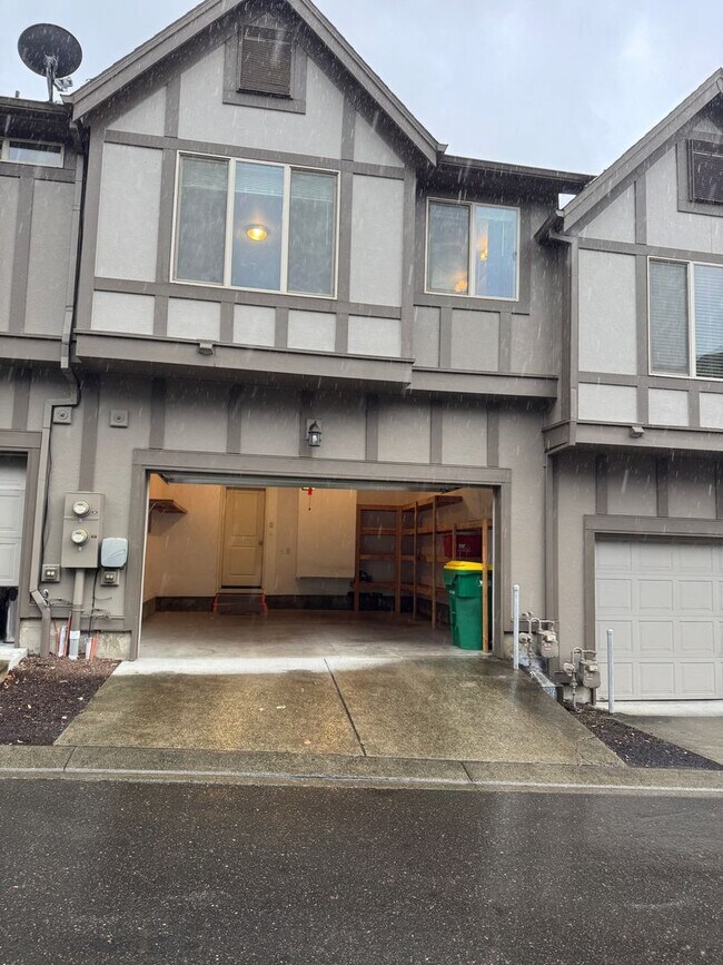 Building Photo - Beautiful 2br/2.5ba Townhome in Arbor Parc...