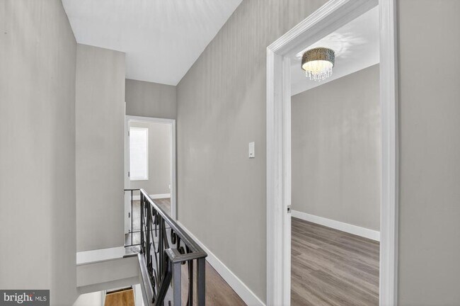 Building Photo - 2422 S Iseminger St