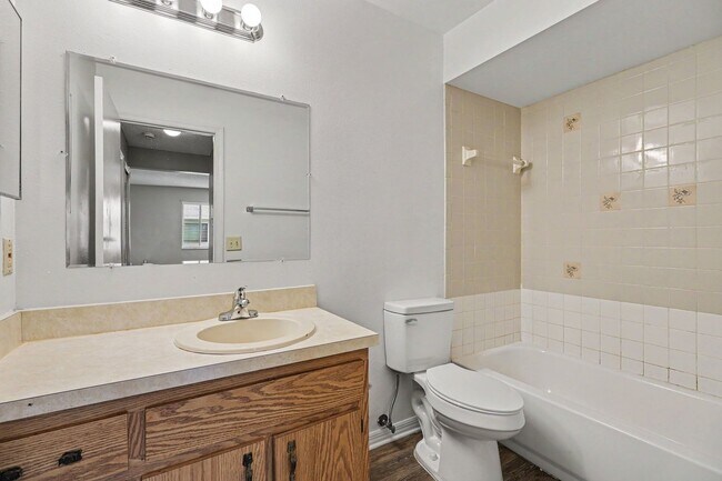 Building Photo - 2280-2286 Fox Hollow Dr.
