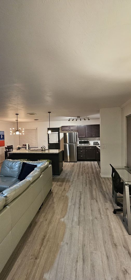 Building Photo - Fully Furnished Home in Putnam Heights + All Appliances