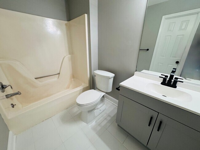 Building Photo - 5612 Darrow Dr