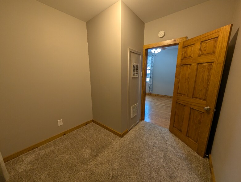 Building Photo - 529 Main St