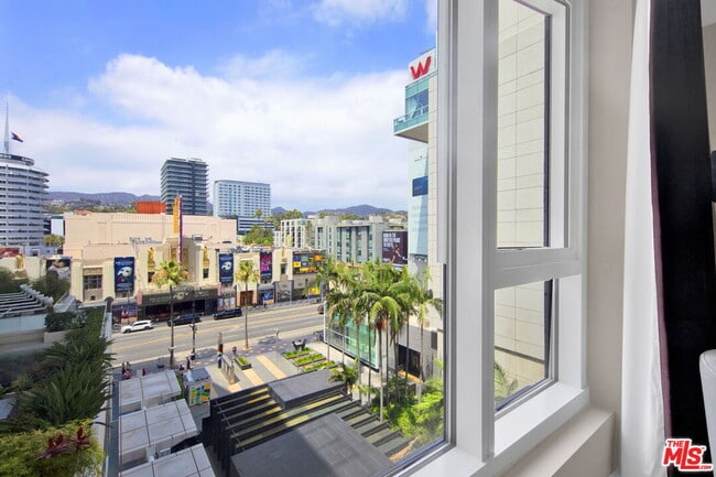 Building Photo - 6250 Hollywood Blvd