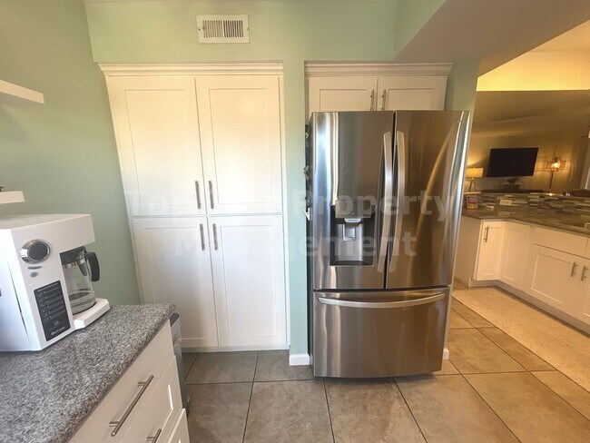 Building Photo - **Beautiful, Fully-Furnished 2 bed / 2.5 bath Townhome in Coastal Carlsbad - Available NOW**