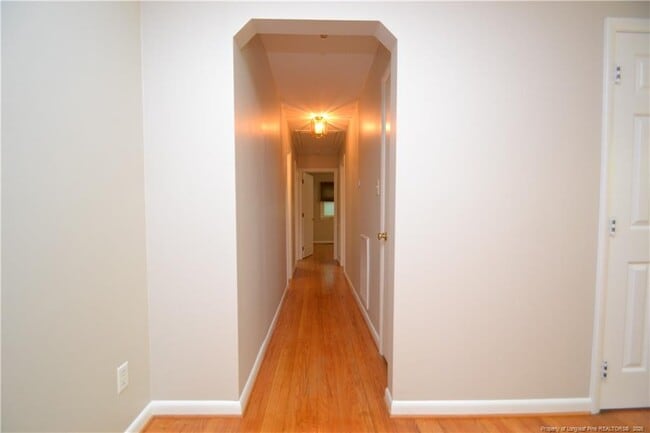 Building Photo - 806 Kingswood Dr
