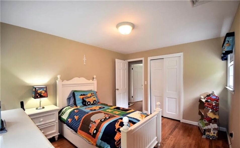 Bedroom 3 - 25 Shelter Rock Rd