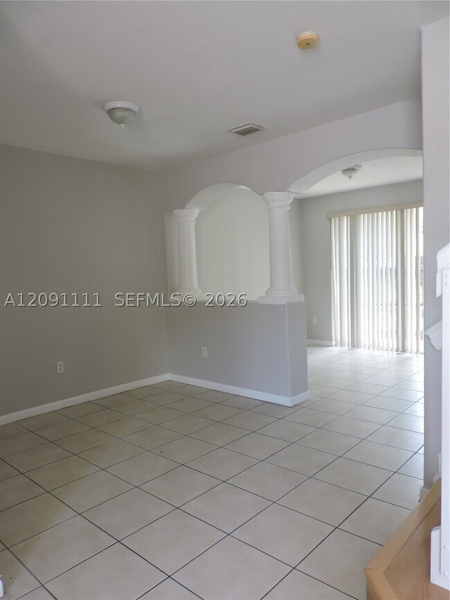 Building Photo - 1408 SE 26th Ct