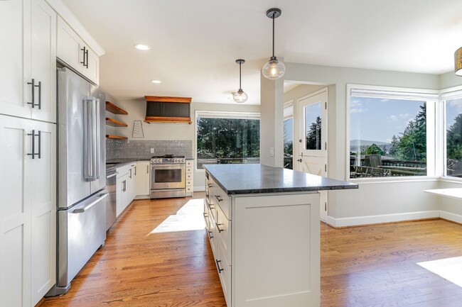 Building Photo - 5Bd/2.5Ba Seattle House