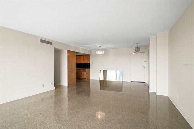 Building Photo - 10355 Paradise Blvd