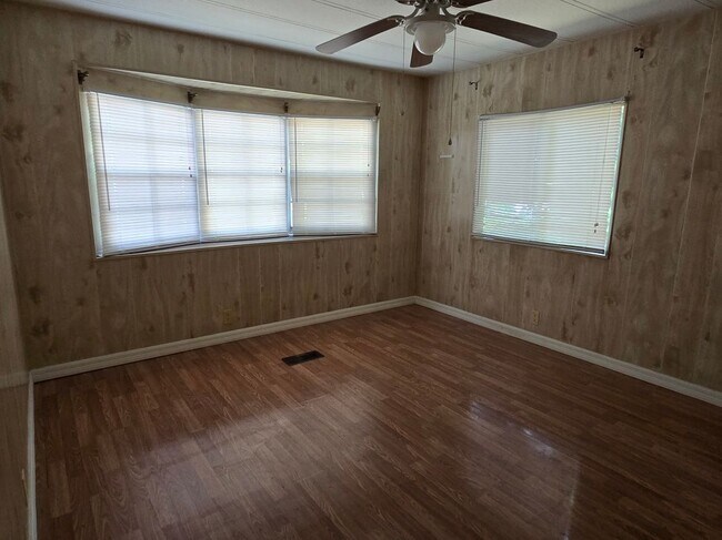 Building Photo - 5930 SW 61st Pl