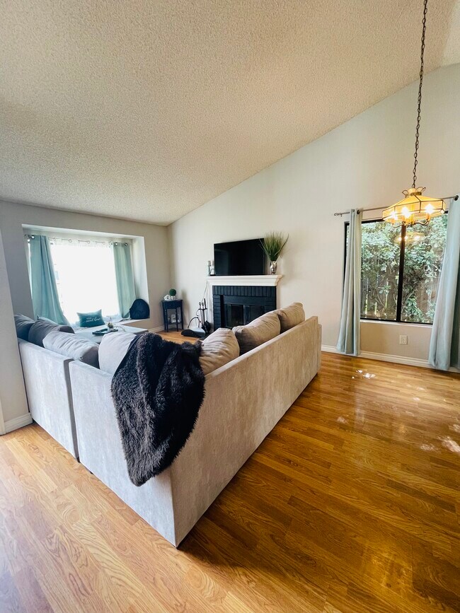 Building Photo - 29613 Via Sonroseo