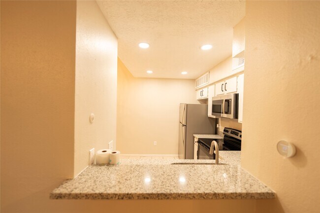 Building Photo - 2021 Spenwick Dr