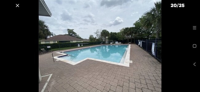 Building Photo - 2211 Pine Oaks Tr