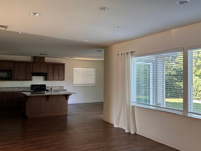 Building Photo - $500.00 off first full months rent - Beautiful home in River Island