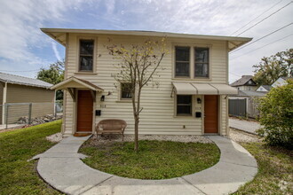 Building Photo - Charming 1-Bedroom Apartment in Historic L...