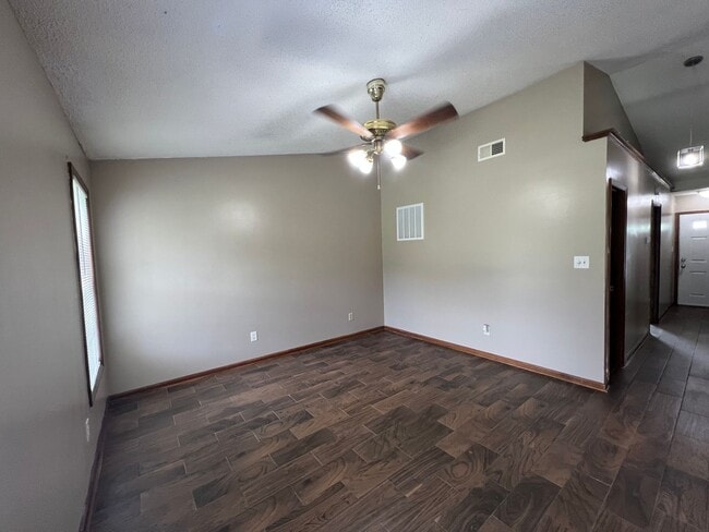 Building Photo - Nice two bedroom two bath home that is centrally located. Just minutes to Camp Lejeune, Camp John...