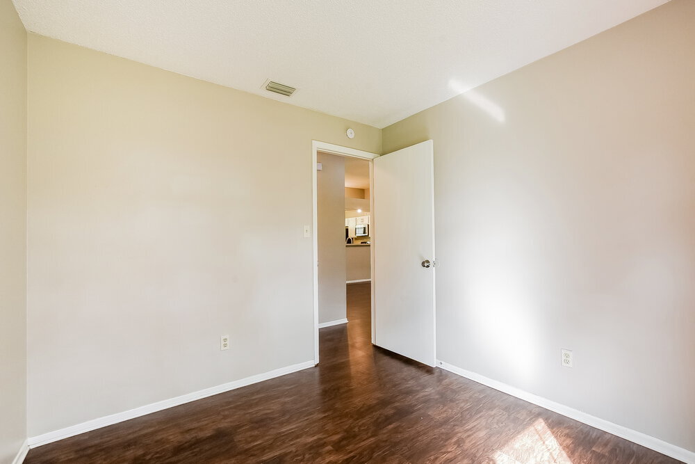 Building Photo - 1063 Alpug Ave