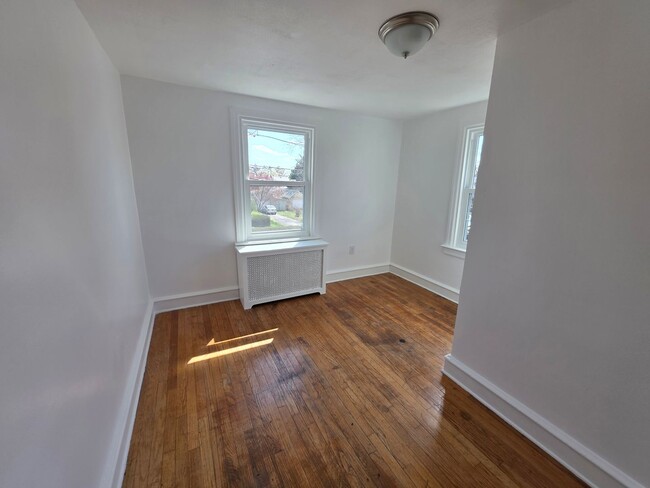 Building Photo - 19 Champlain Ave