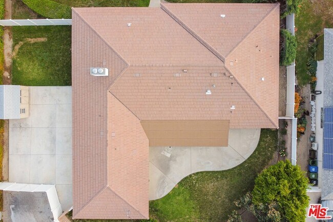 Building Photo - 17633 Nordhoff St