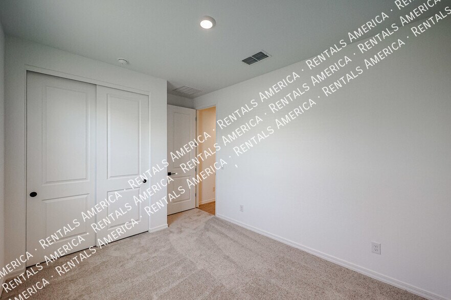 Building Photo - 9429 E Spiral Ave