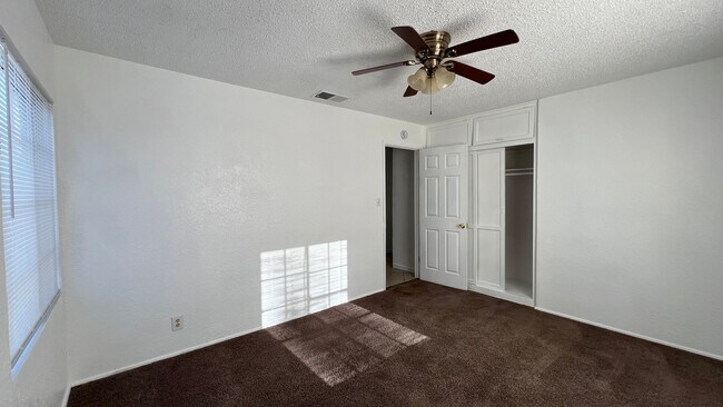 Building Photo - P008