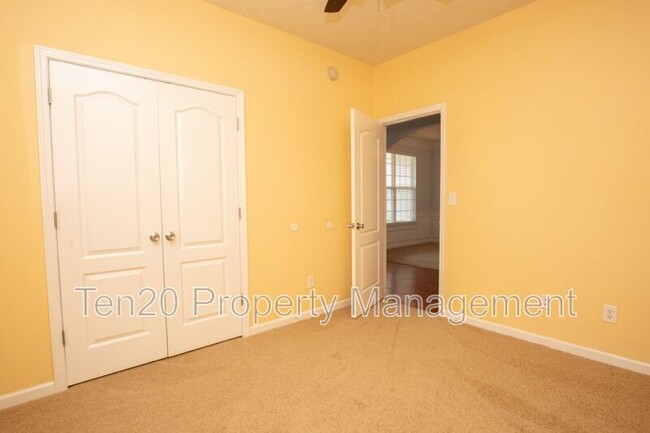 Building Photo - 54 Apache Trail